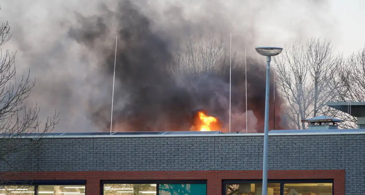 Grote brand in schoolgebouw - Foto 4