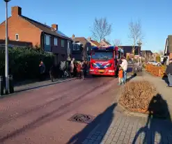 Brandende haag zorgt voor veel rookontwikkeling