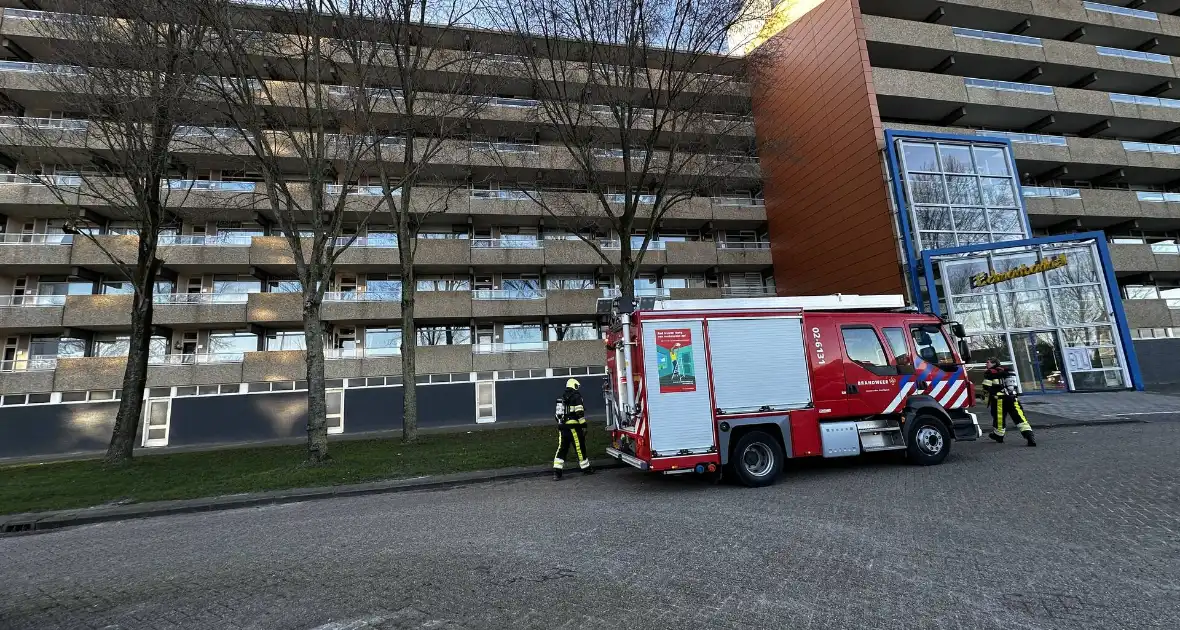 Brandweer onderzoekt afgaan rookmelder in woning - Foto 2