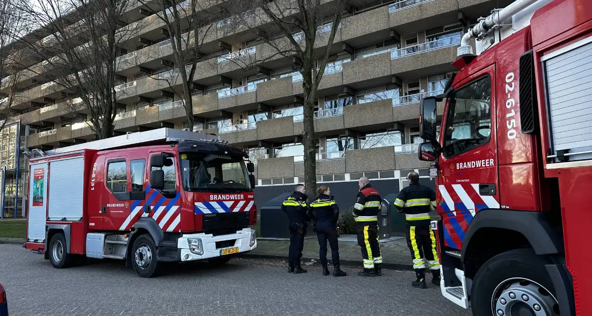 Brandweer onderzoekt afgaan rookmelder in woning - Foto 3