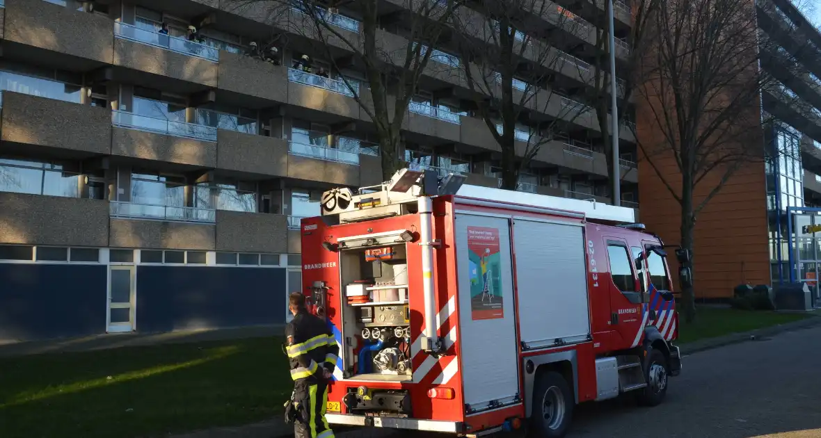 Brandweer onderzoekt afgaan rookmelder in woning - Foto 6