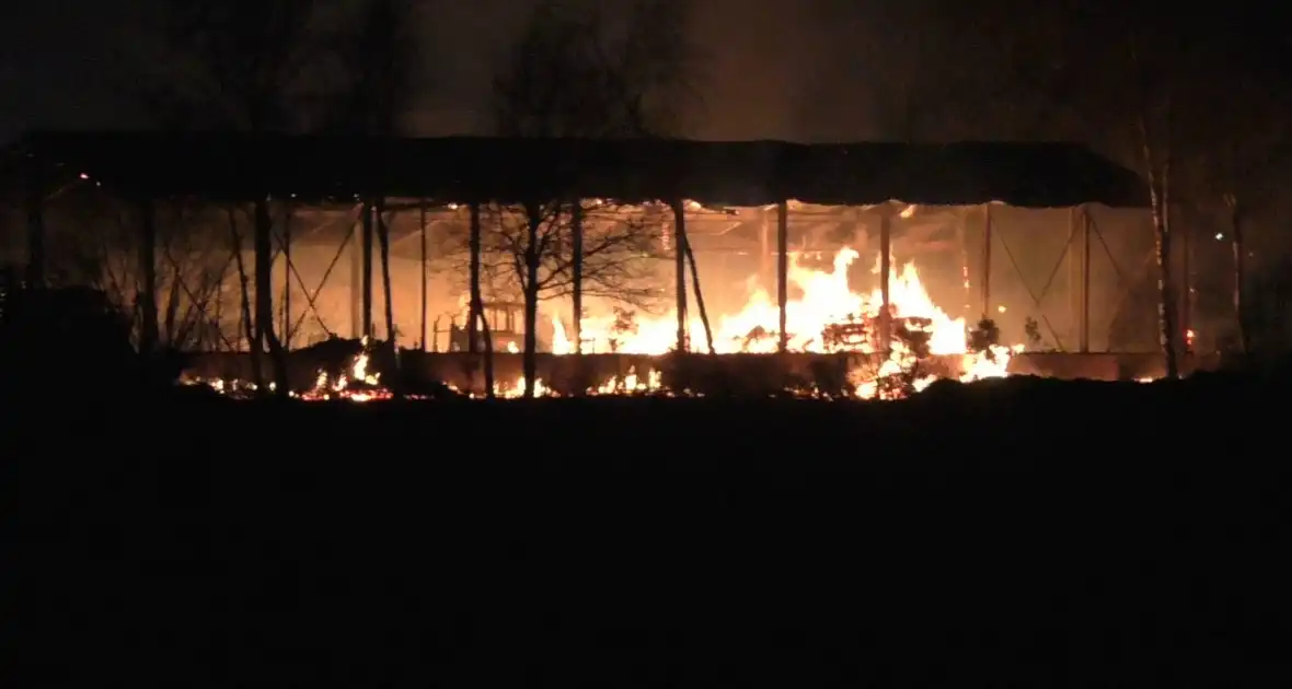 Grote brand in houtloods - Foto 1