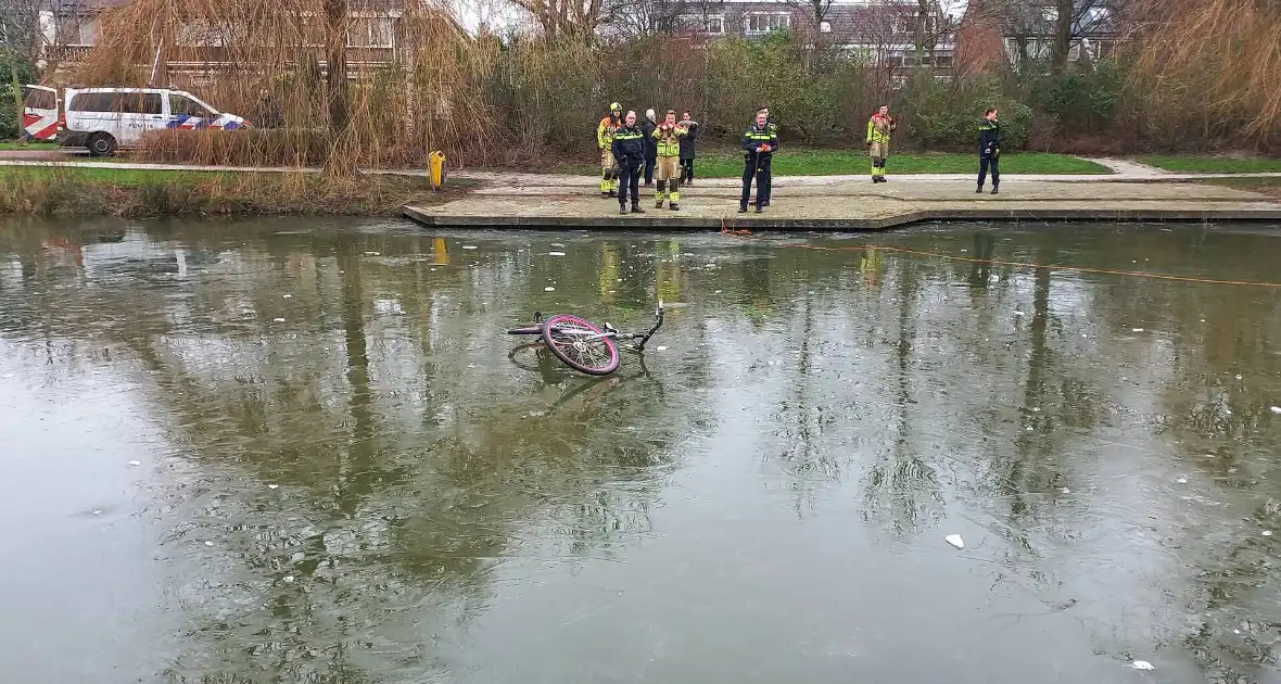 Fiets op ijs zorgt voor brandweerinzet - Foto 1