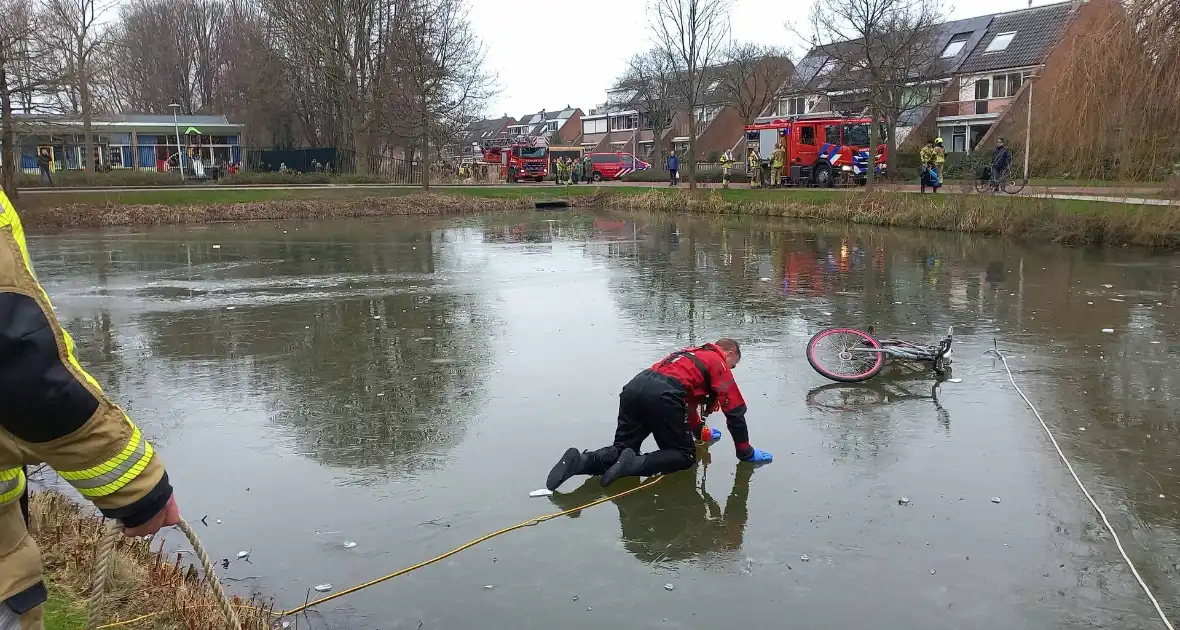 Fiets op ijs zorgt voor brandweerinzet - Foto 12