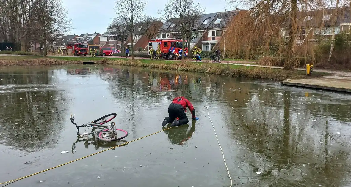 Fiets op ijs zorgt voor brandweerinzet - Foto 13