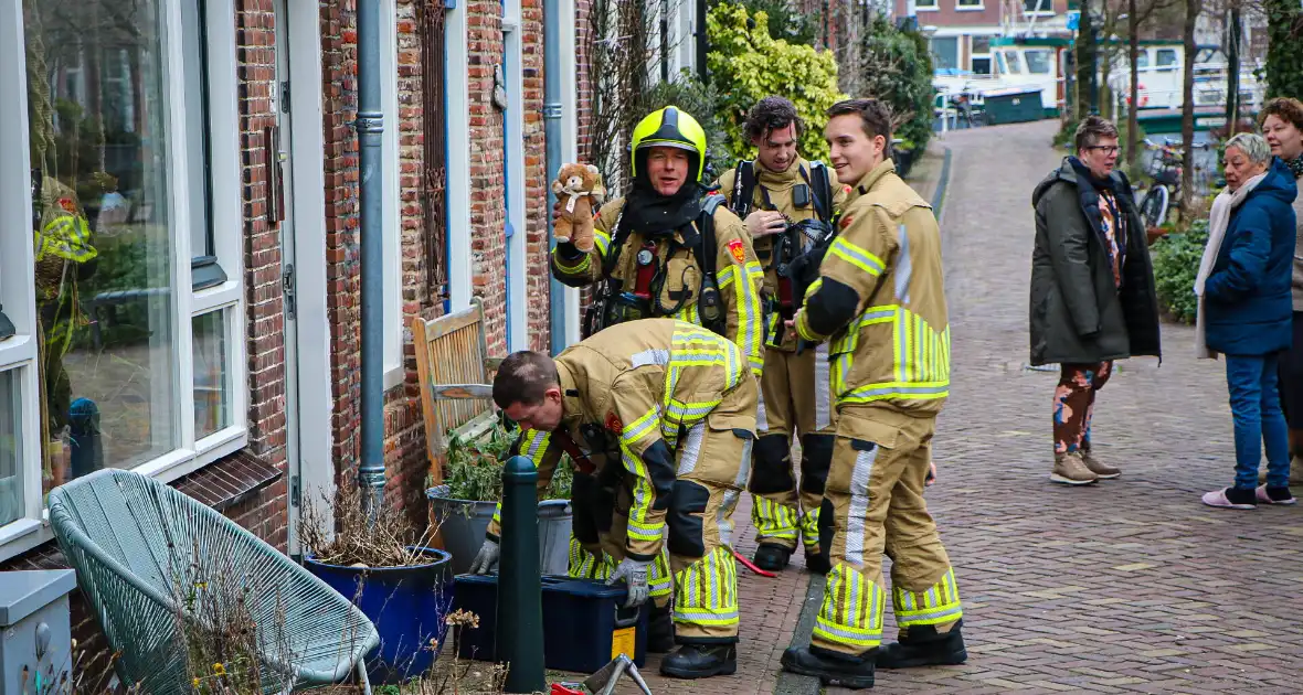 Onderzoek naar mogelijk brand in woning - Foto 2