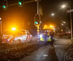 Fietser rijdt door rood en wordt aangereden