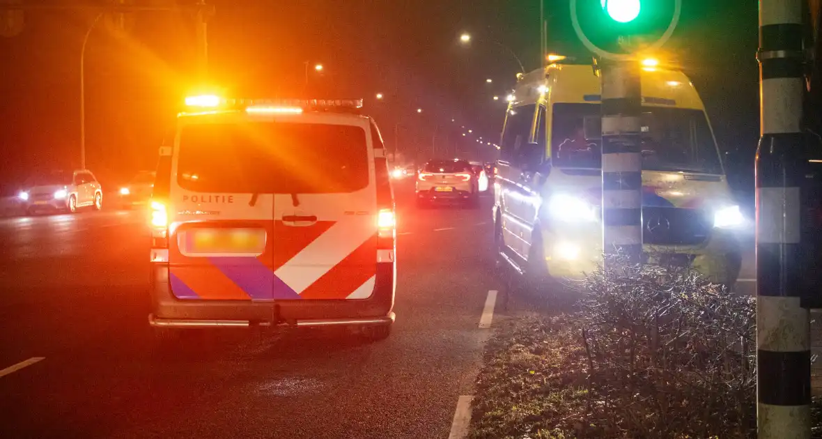 Fietser rijdt door rood en wordt aangereden - Foto 2