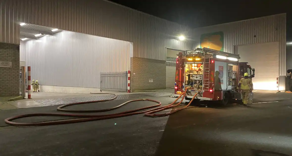 Stoomvorming in loods van transportbedrijf zorgt voor brandmelding