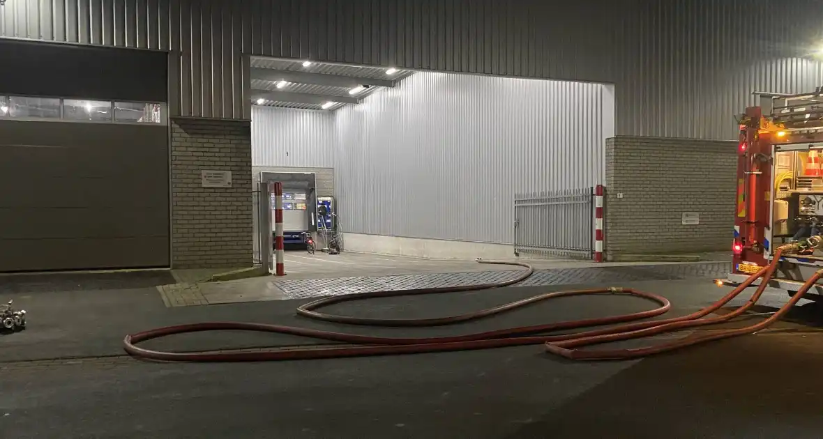 Stoomvorming in loods van transportbedrijf zorgt voor brandmelding - Foto 3
