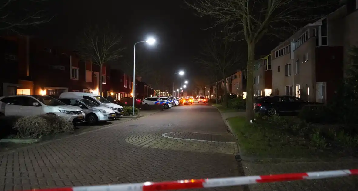 Persoon zwaargewond bij steekincident - Foto 1