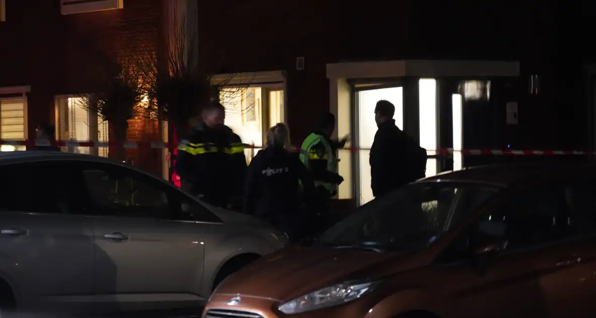 Persoon zwaargewond bij steekincident - Foto 10