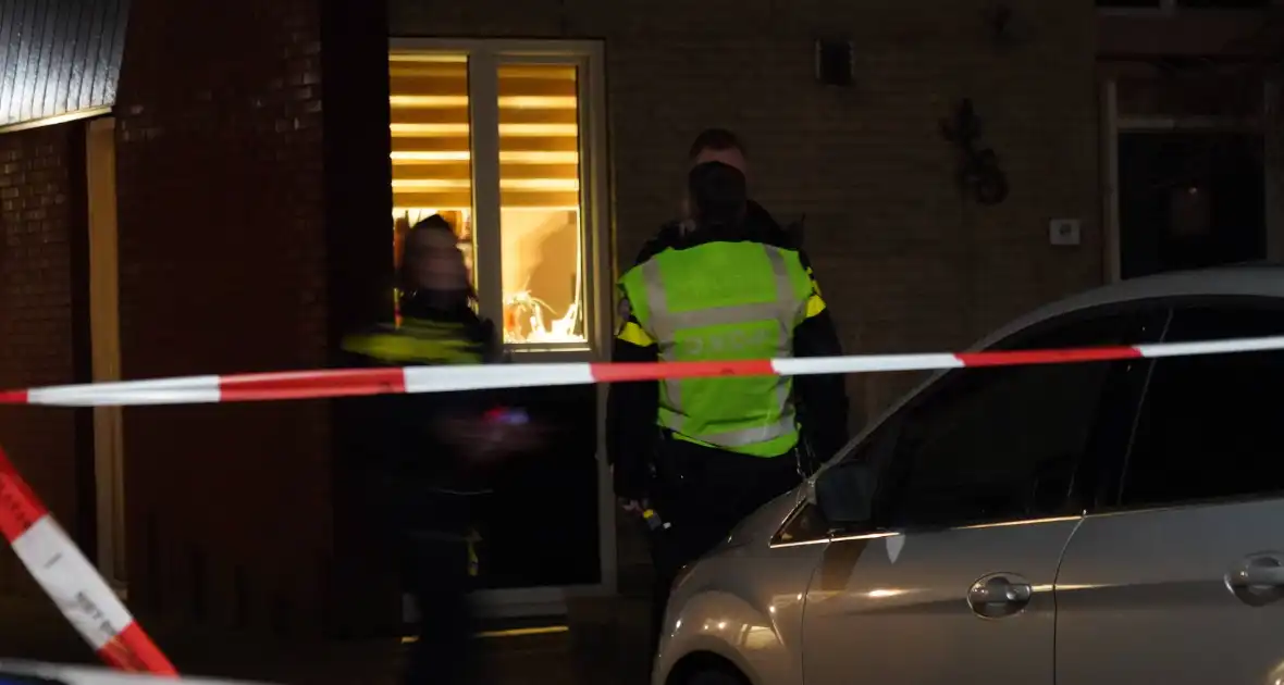 Persoon zwaargewond bij steekincident - Foto 11