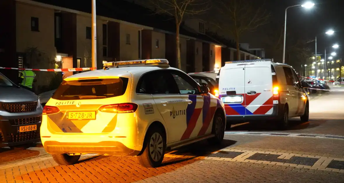 Persoon zwaargewond bij steekincident - Foto 12