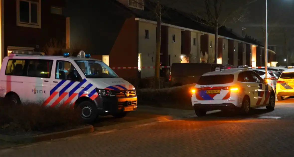 Persoon zwaargewond bij steekincident - Foto 13
