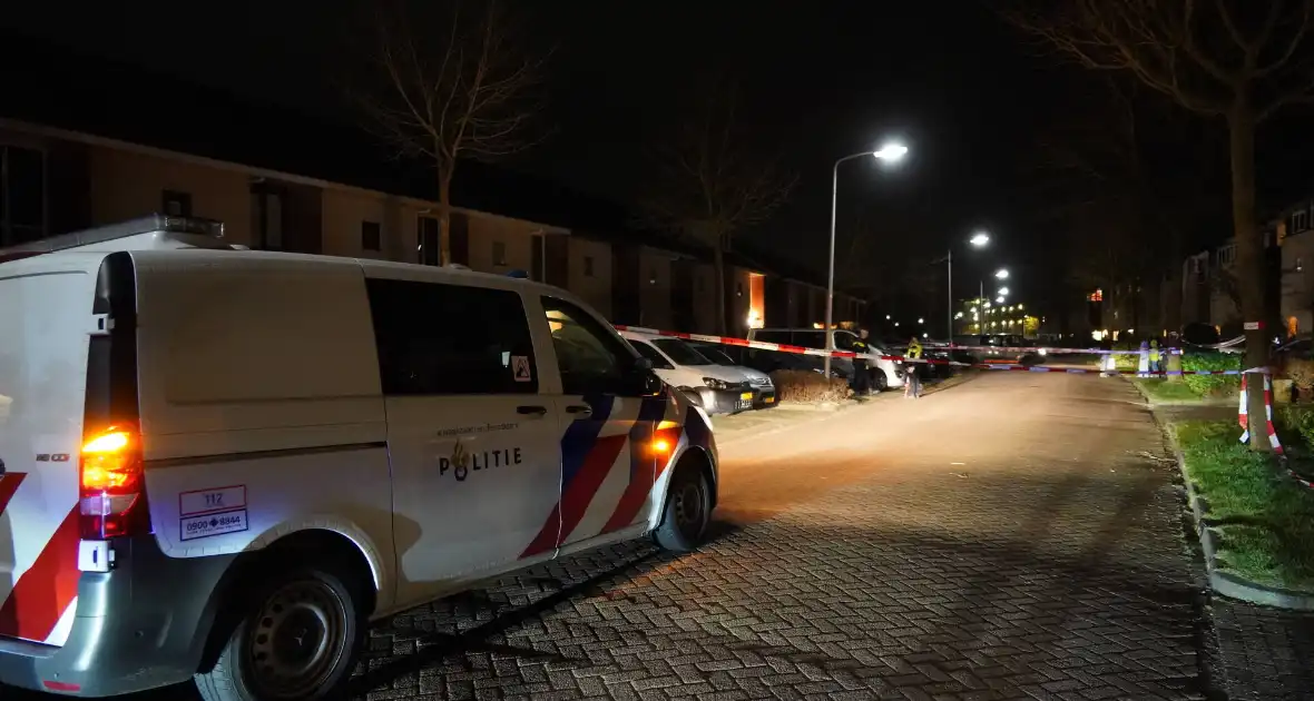 Persoon zwaargewond bij steekincident - Foto 8