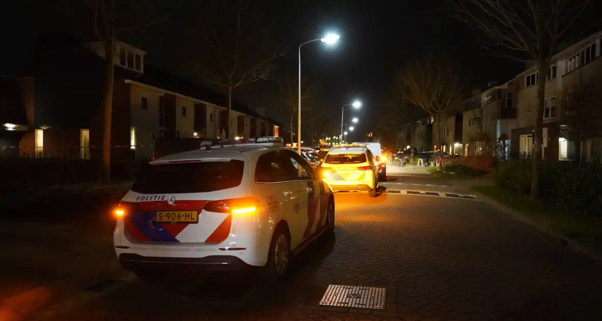 Persoon zwaargewond bij steekincident - Foto 9