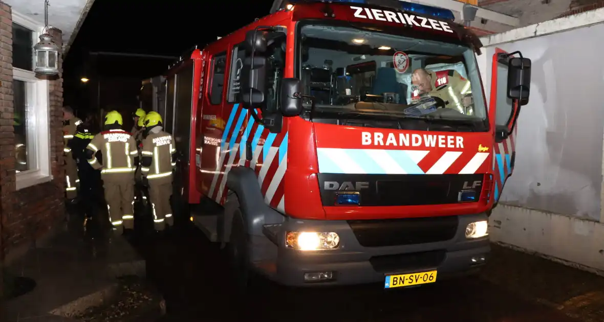 Brandgang onder water door spuitende kraan - Foto 2