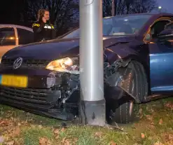 Twee gewonden bij ongeval tussen auto en paal