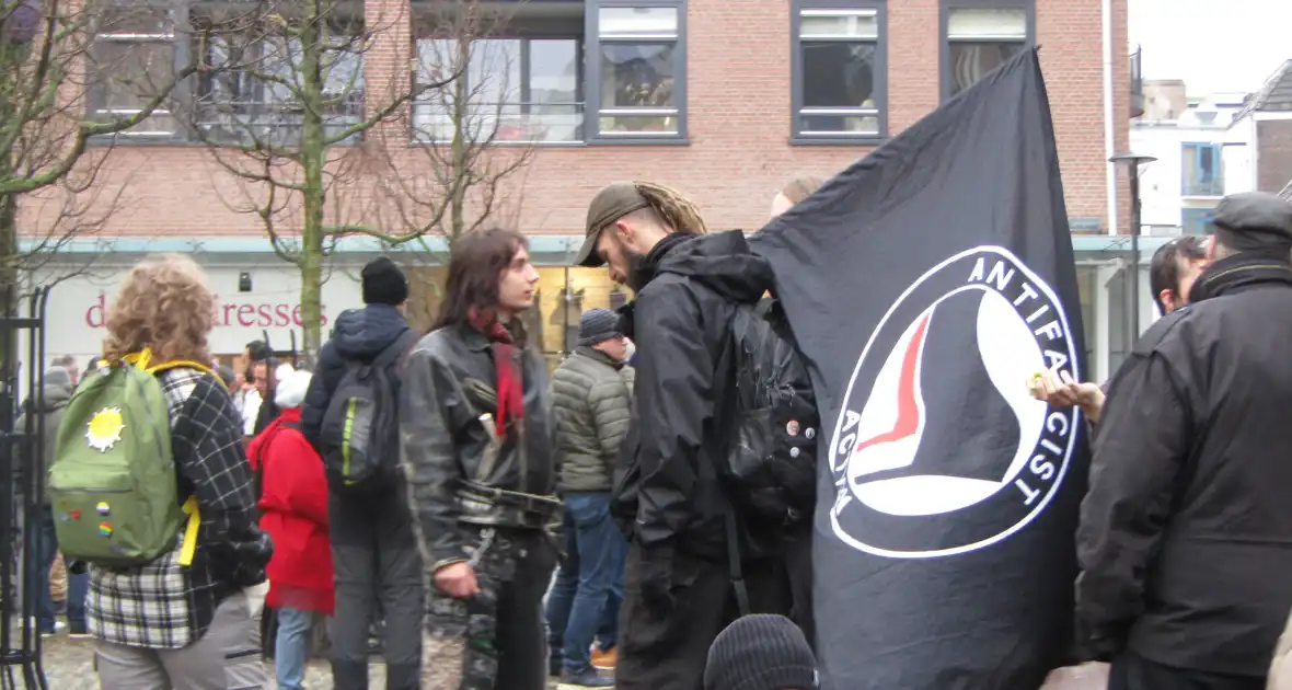 Tegendemonstratie na aankondiging verbranden van Koran - Foto 1