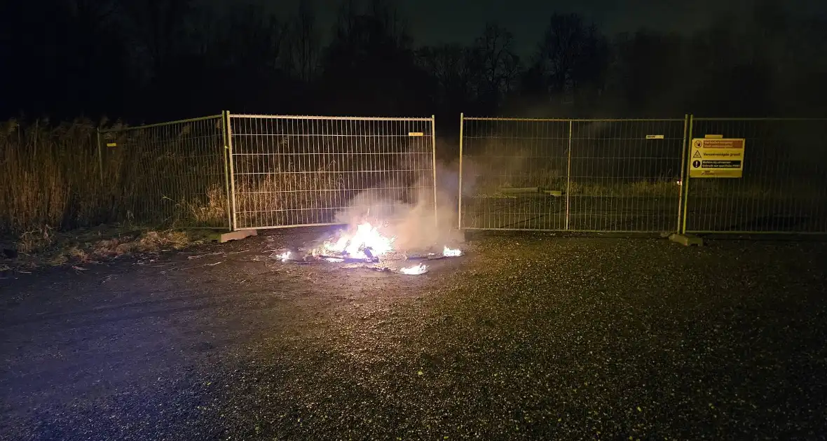 Brandweer blust pallet met afval