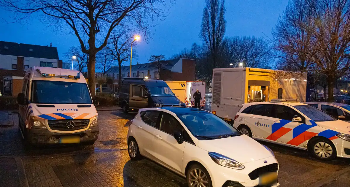 Dode en zwaargewonde aangetroffen in woning - Foto 2