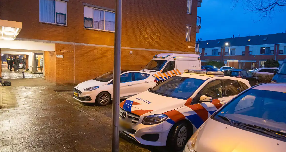 Dode en zwaargewonde aangetroffen in woning - Foto 3