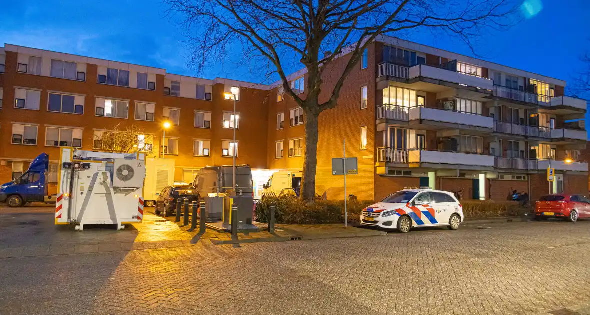 Dode en zwaargewonde aangetroffen in woning - Foto 6