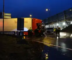 Bezorgfietser zwaargewond bij aanrijding met vrachtwagen