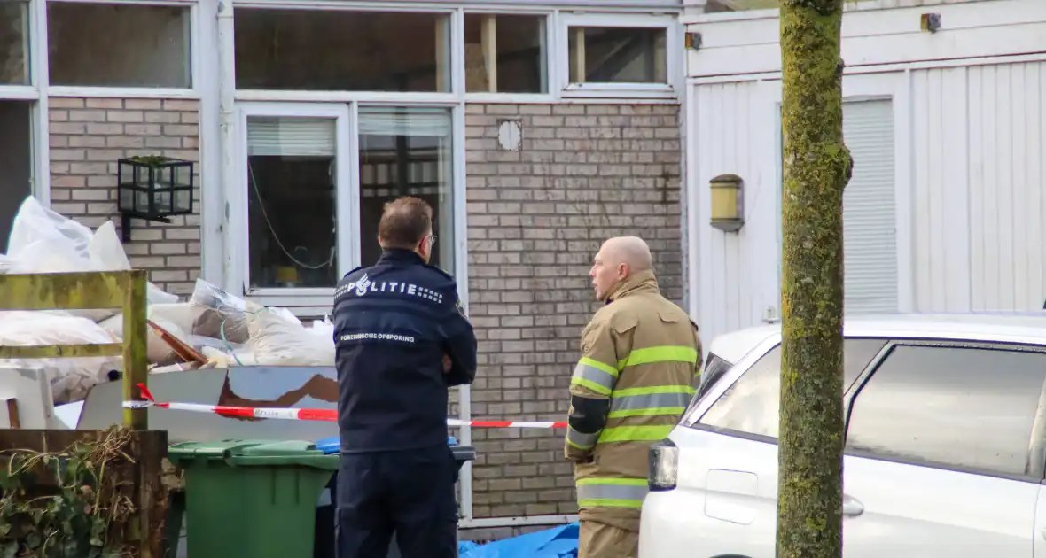 Politie doet onderzoek naar overleden persoon - Foto 4