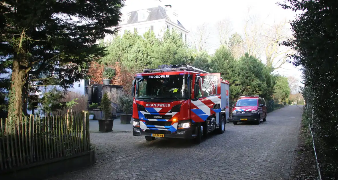 Brandweer doet onderzoekt naar gaslucht in woning