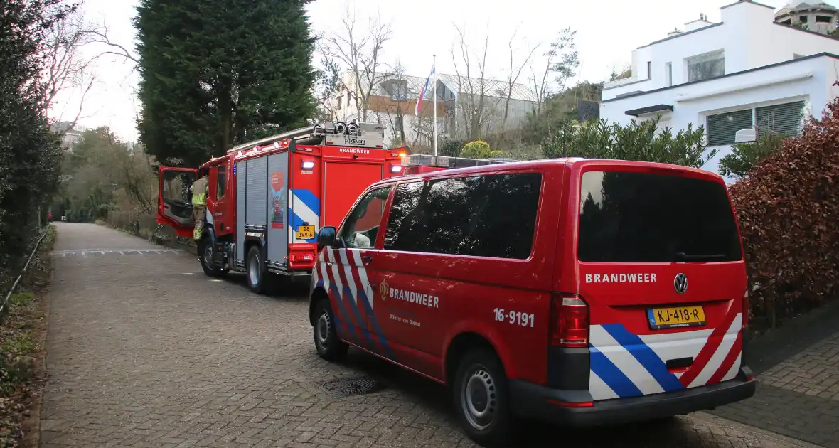 Brandweer doet onderzoekt naar gaslucht in woning - Foto 1