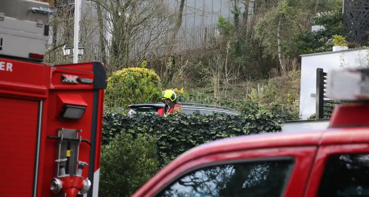 Brandweer doet onderzoekt naar gaslucht in woning - Foto 2