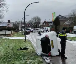 Automobilist belandt met auto op zijkant