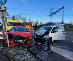 Twee voertuigen met elkaar in botsing