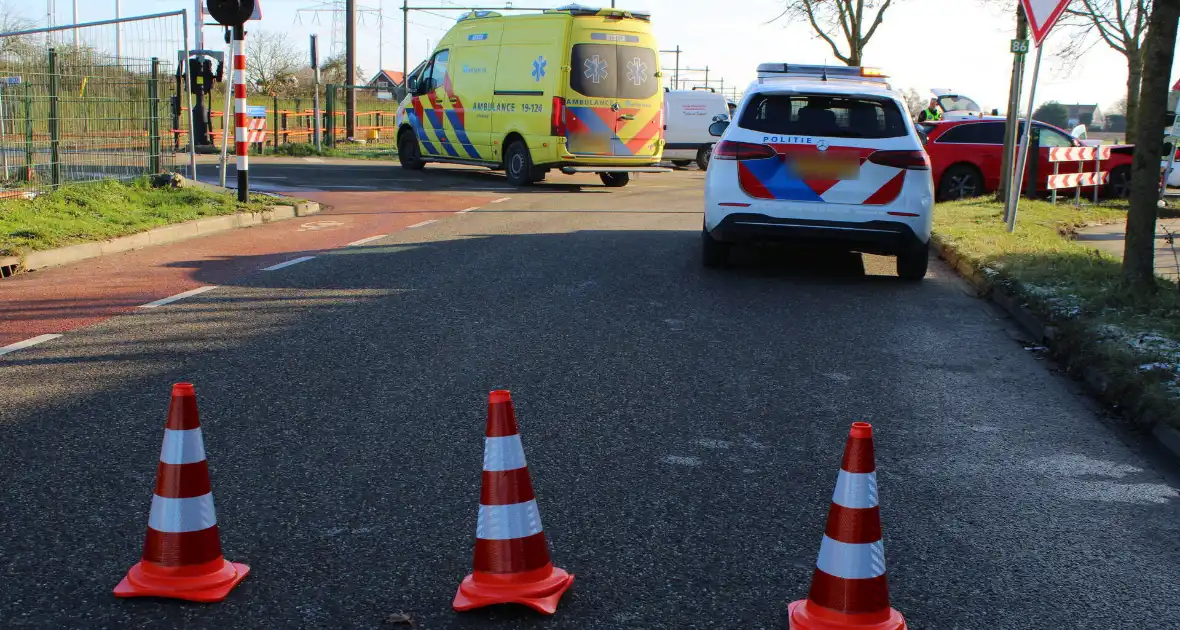 Twee voertuigen met elkaar in botsing - Foto 15