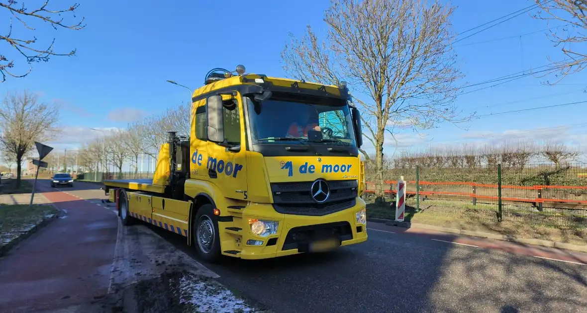 Twee voertuigen met elkaar in botsing - Foto 17