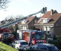 Veel rook door schoorsteenbrand