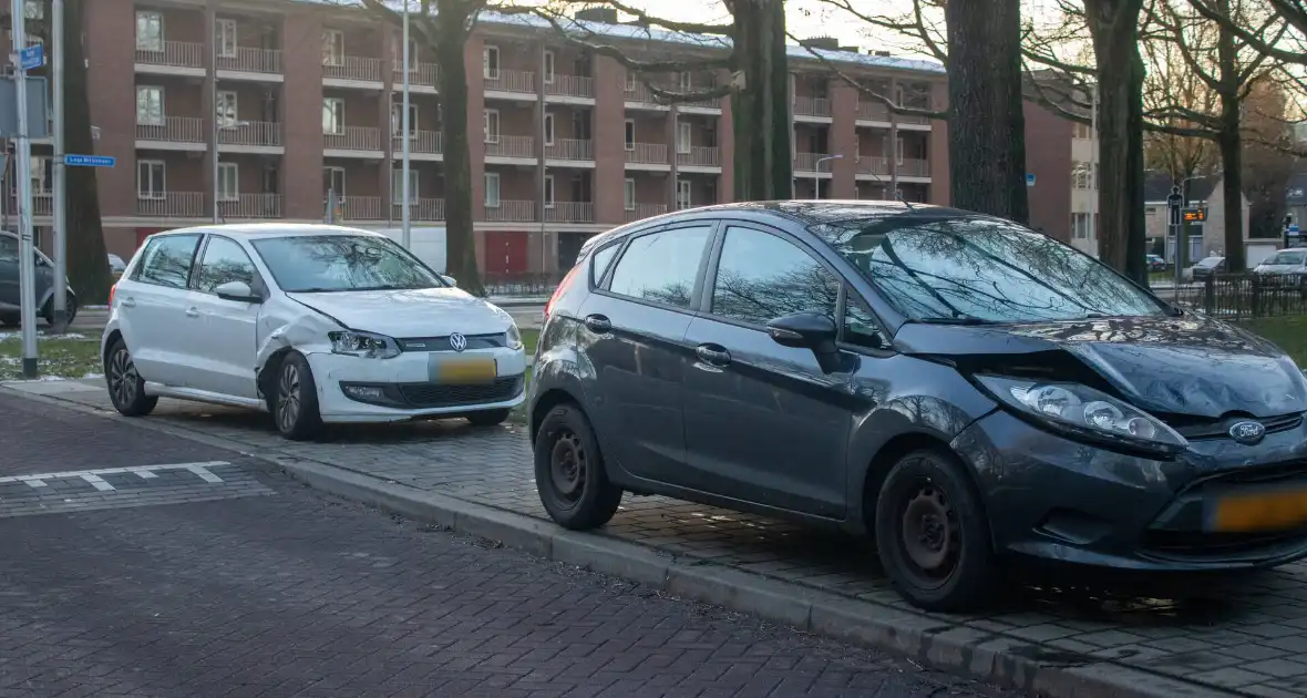 Fikse schade bij aanrijding tussen twee voertuigen