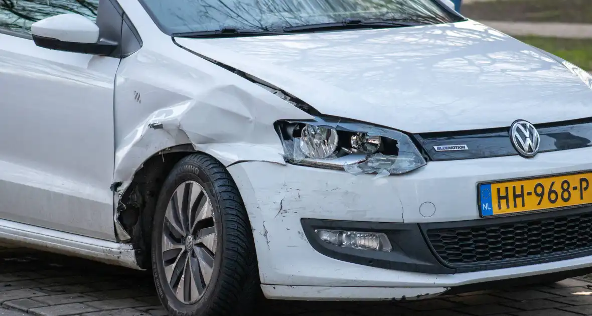 Fikse schade bij aanrijding tussen twee voertuigen - Foto 2