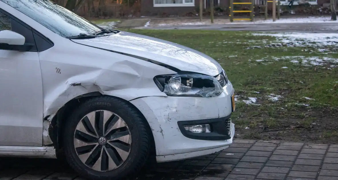 Fikse schade bij aanrijding tussen twee voertuigen - Foto 6