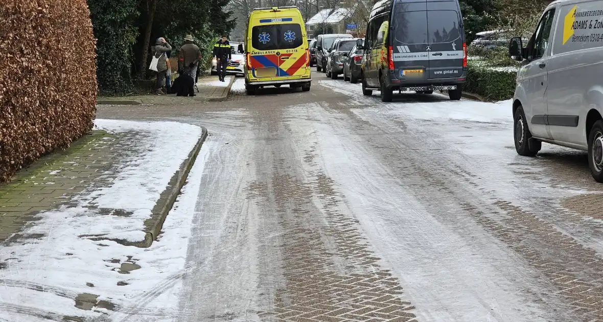 Fietsster gewond na val op spekgladde weg - Foto 3