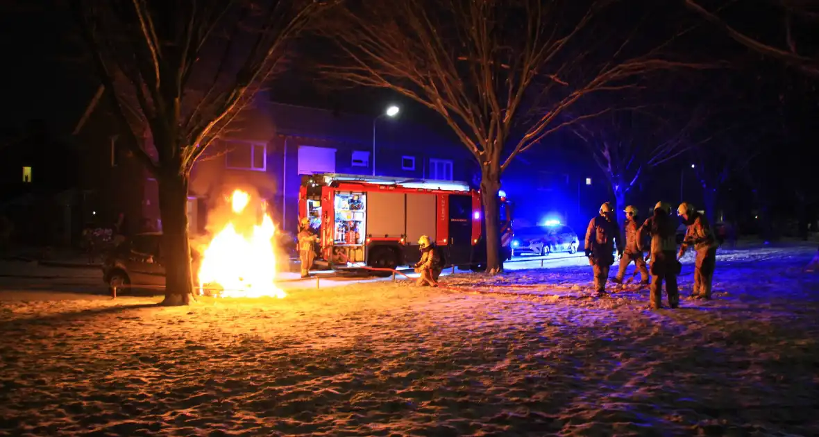 Personen auto volledig uitgebrand