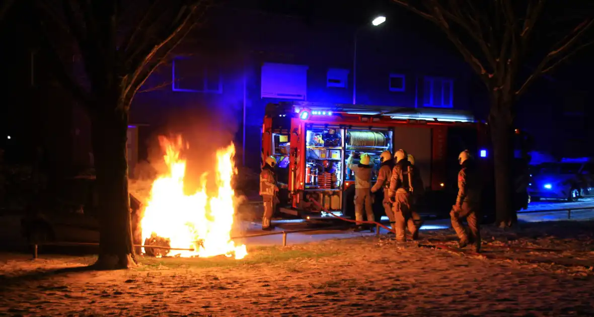 Personen auto volledig uitgebrand - Foto 11