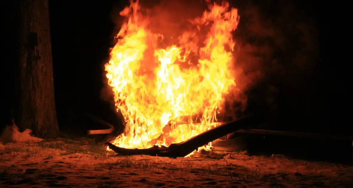 Personen auto volledig uitgebrand - Foto 8