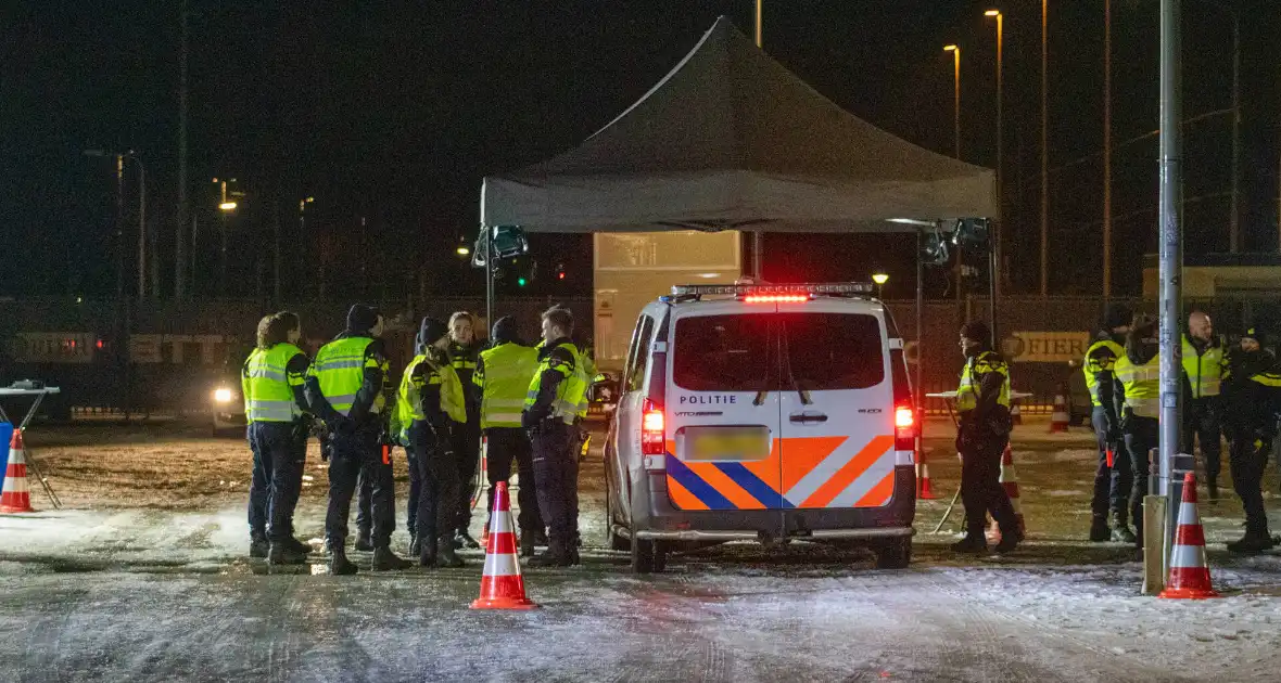 Veel voertuigen gecontroleerd bij grote verkeerscontrole - Foto 20