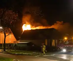 Flinke vlammen bij uitslaande woningbrand