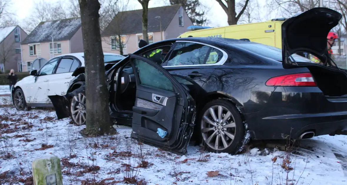 Twee gewonden bij ongeval op rotonde - Foto 13