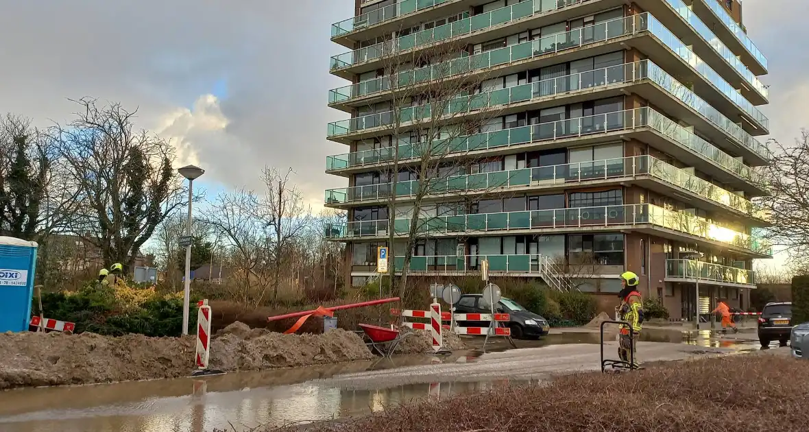 Gas en waterleidingbreuk zorgen voor gevaarlijke situatie - Foto 3