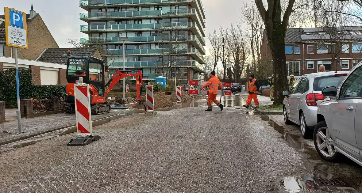 Gas en waterleidingbreuk zorgen voor gevaarlijke situatie - Foto 5